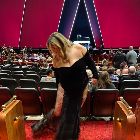 Lace cutout gown - Picture 4 of 7